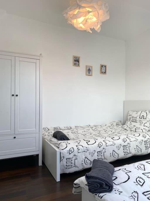 Malo Les Bains: Duplex A Deux Pas De La Plage. *